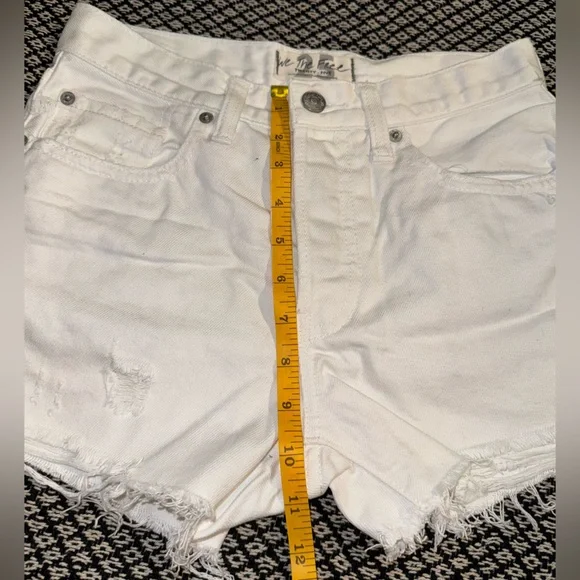 Free People Sophia Distressed Vintage Denim Cutoff Shorts - White - size 25 - Picture 7 of 12